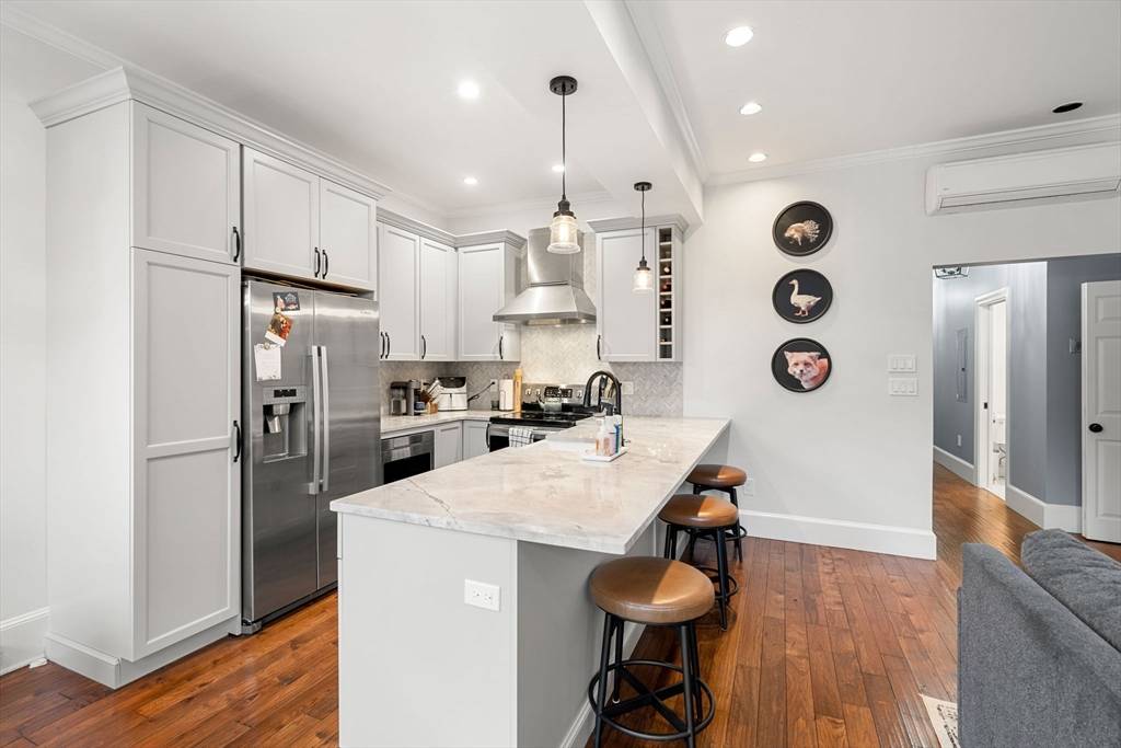 Boston, MA 02115,461 Beacon Street #4