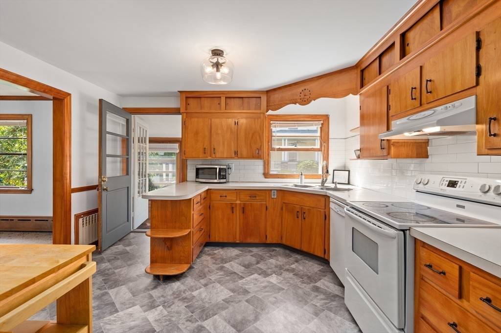 58 Spring St Wakefield, MA 01880