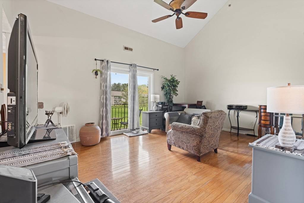 Dracut, MA 01826,94 Tennis Plaza #10