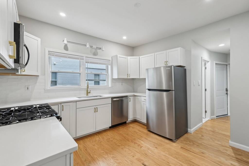 Everett, MA 02149,7 Hawthorne St #1