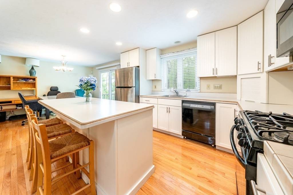 97 Snake Pond Rd Sandwich, MA 02644