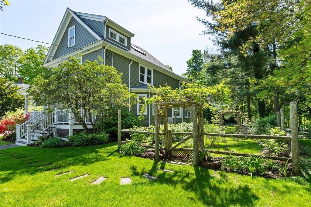 18 Hill St Lexington, MA 02421
