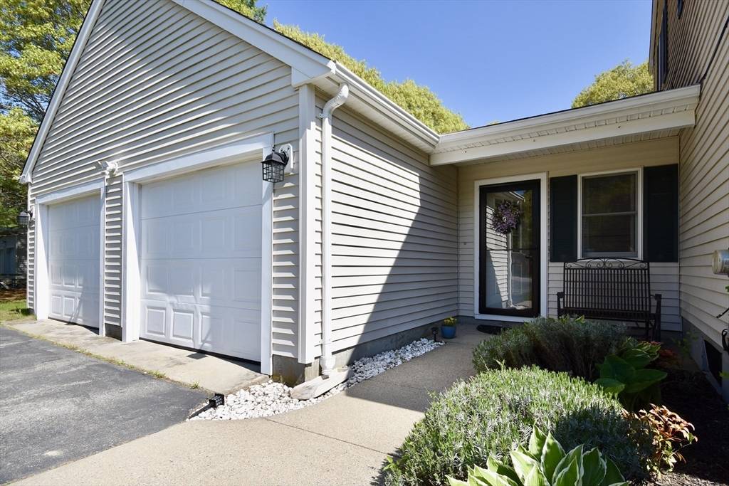 Bourne, MA 02532,8 Great Rock Rd