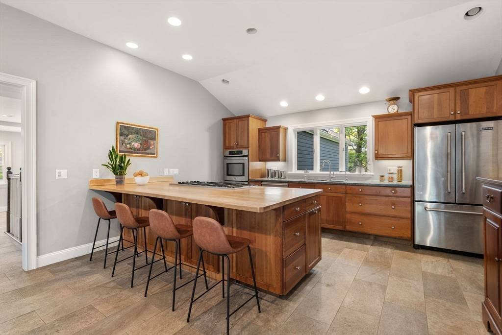 56 Arrowhead Rd Weston, MA 02493