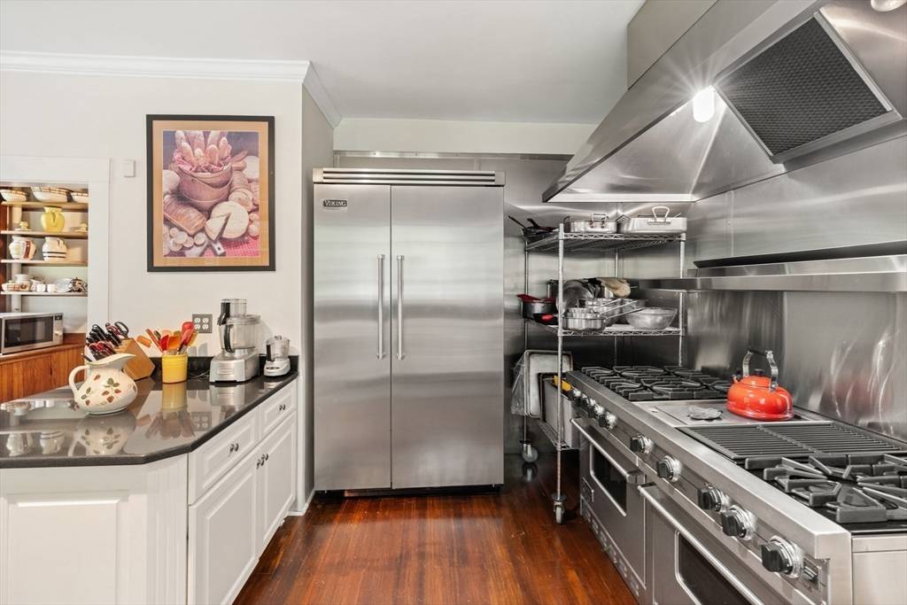 Wellesley, MA 02481,500 Worcester St
