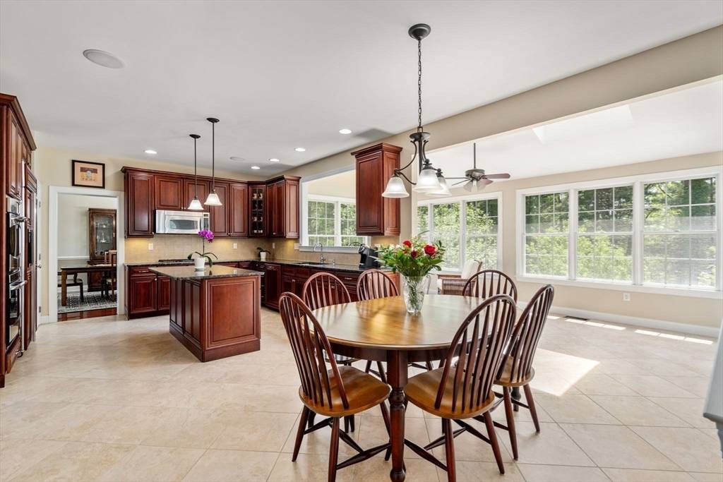34 Hound Pack Cir Walpole, MA 02032