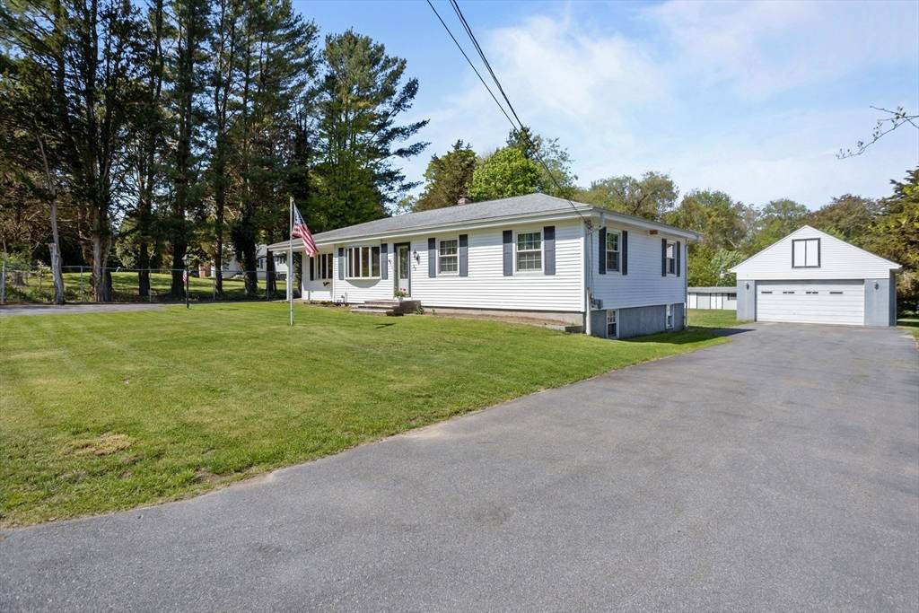 Tiverton, RI 02878,23 Mulberry Ln