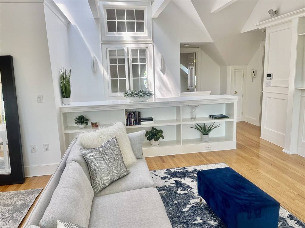Newton, MA 02459,876 Beacon St #5