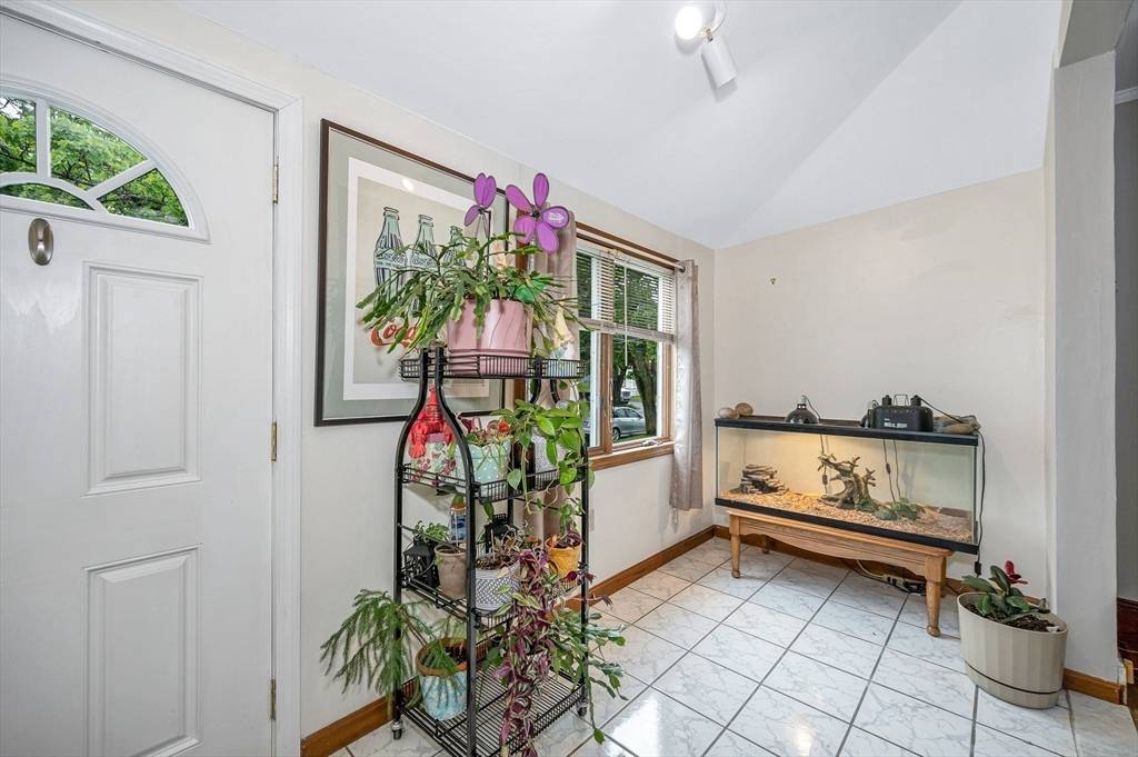 Saugus, MA 01906,44 Dudley St