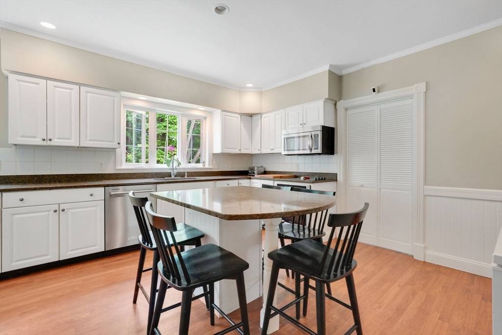 Longmeadow, MA 01106,260 Longmeadow