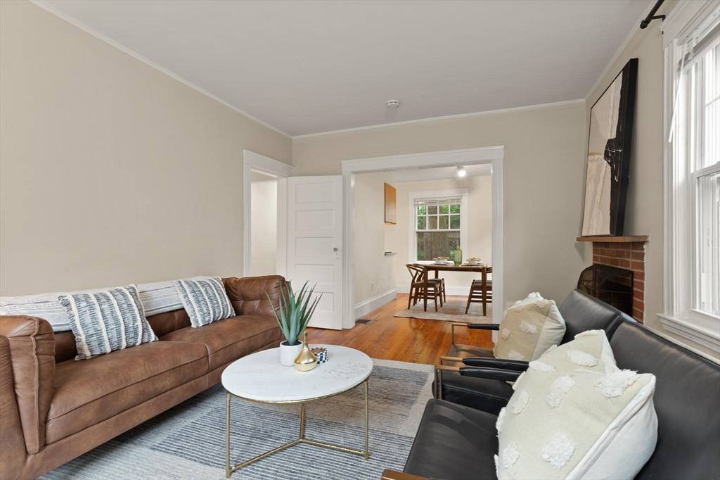 Cambridge, MA 02138,60 Crescent St. #1