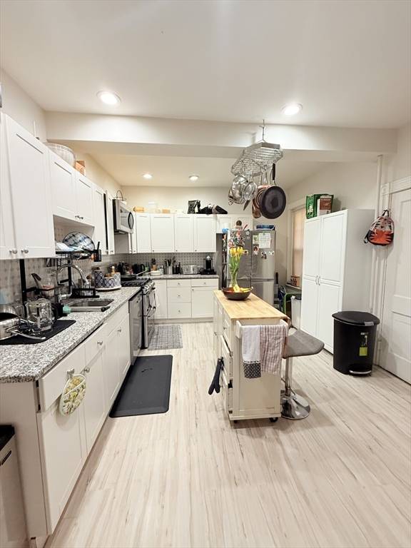 Brookline, MA 02446,1584 Beacon St #1