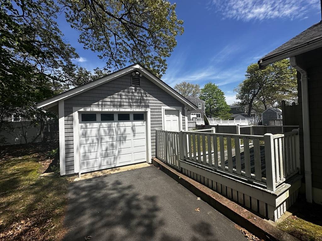Falmouth, MA 02556,91 Silver Beach Ave