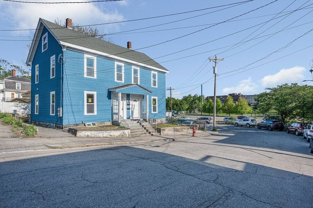 Lowell, MA 01850,11-13 Read St