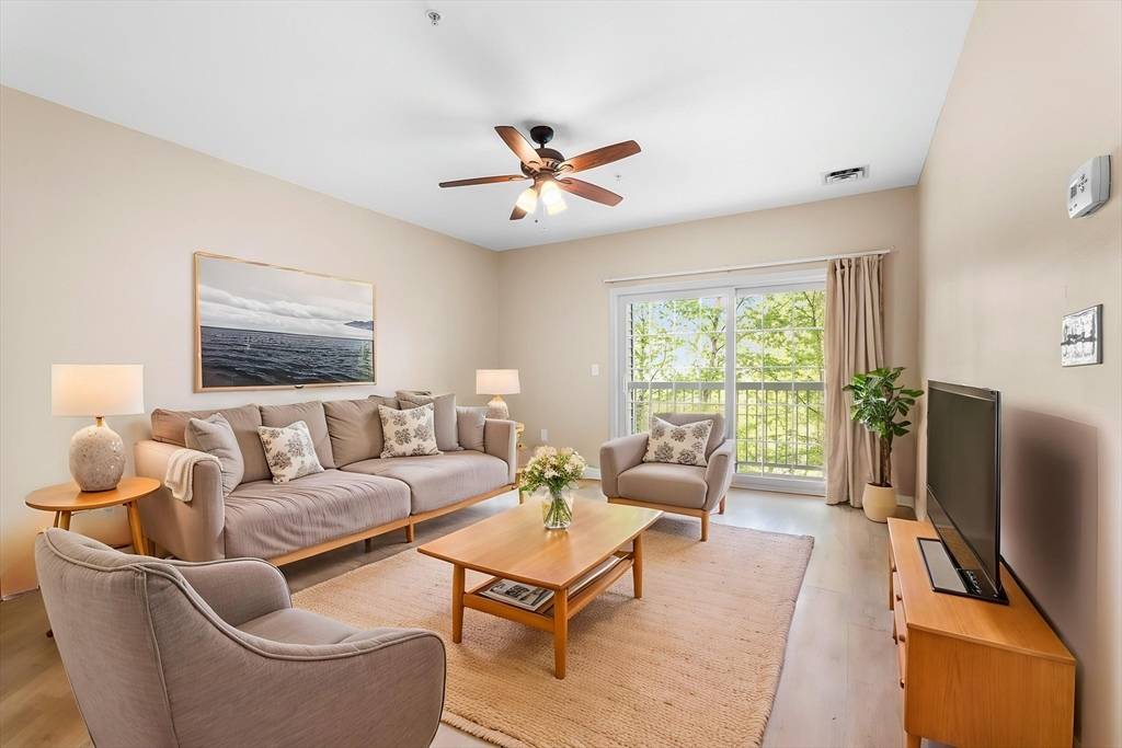 9 Abigail Way #2012 Reading, MA 01867