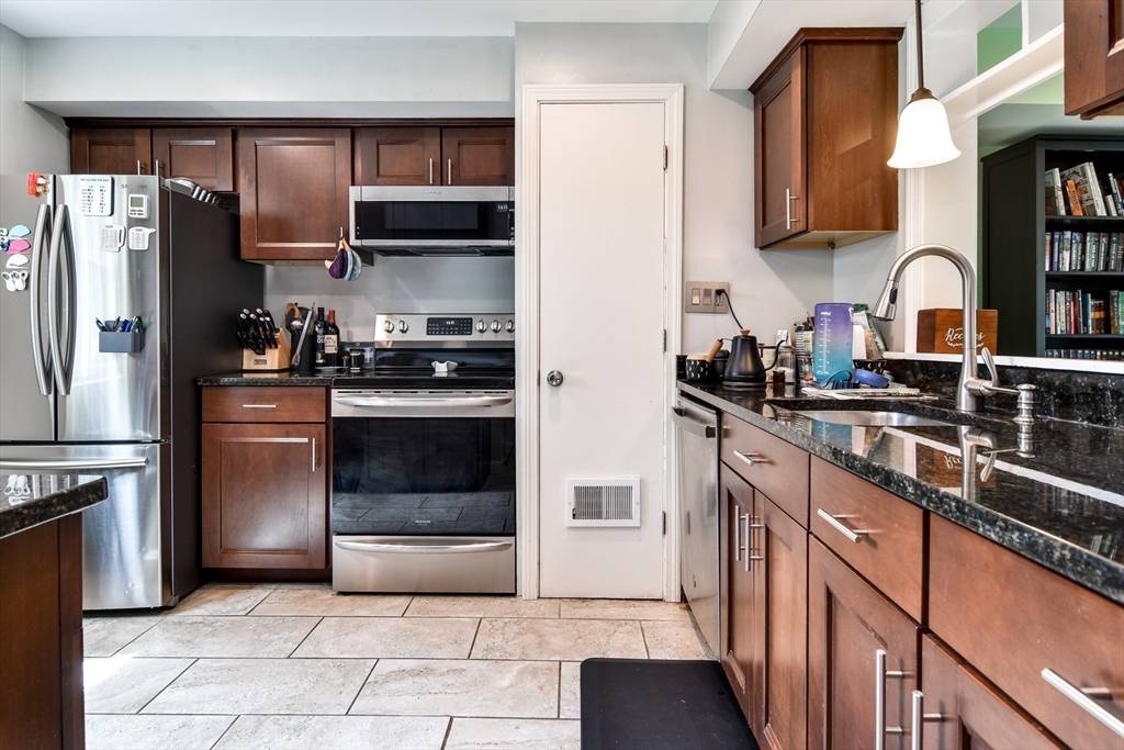 Framingham, MA 01701,1111 Windsor Dr #1111