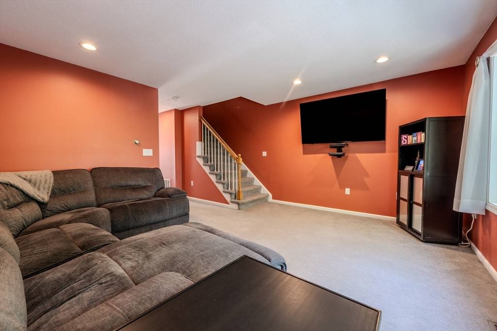 Dracut, MA 01826,95 Tennis Plaza Rd #27