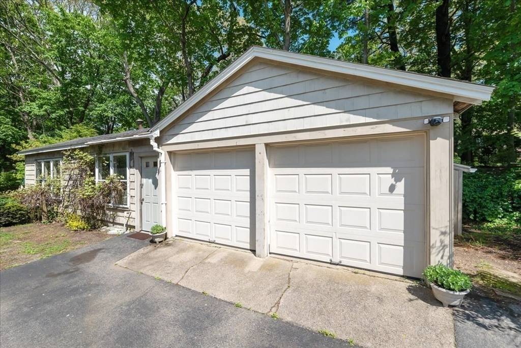 Holbrook, MA 02343,44 Maplewood Avenue