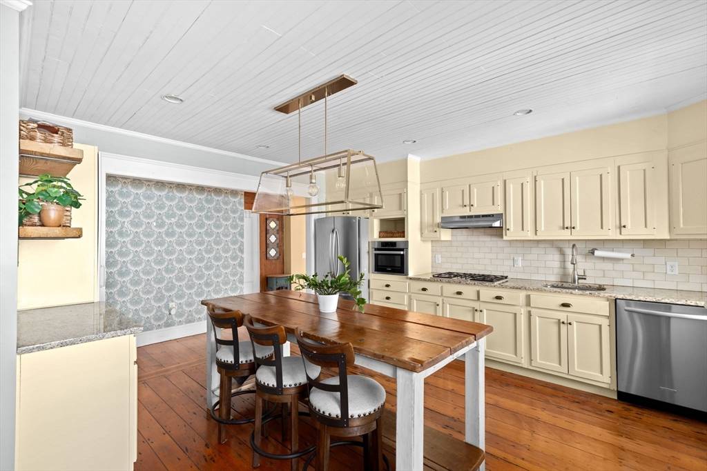 Hingham, MA 02043,59 North St #59