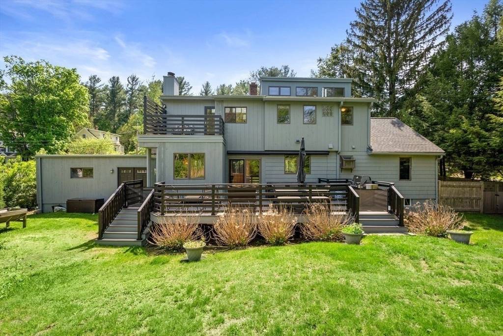 Weston, MA 02493,72 Brook Rd