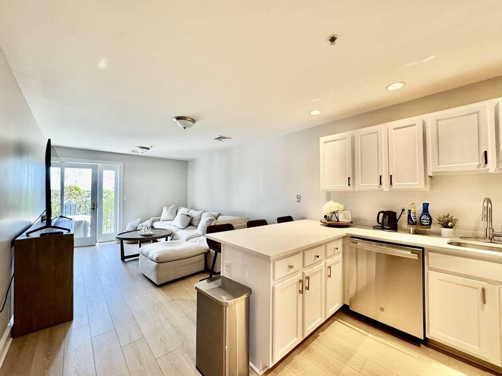 Boston, MA 02136,25 Alpine St. #36