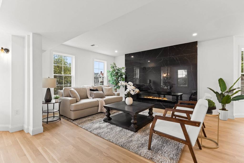 Boston, MA 02136,1135-1137 Hyde Park Ave #2