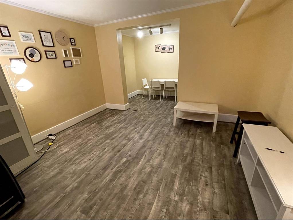 Brookline, MA 02446,194 Saint Paul St #2B