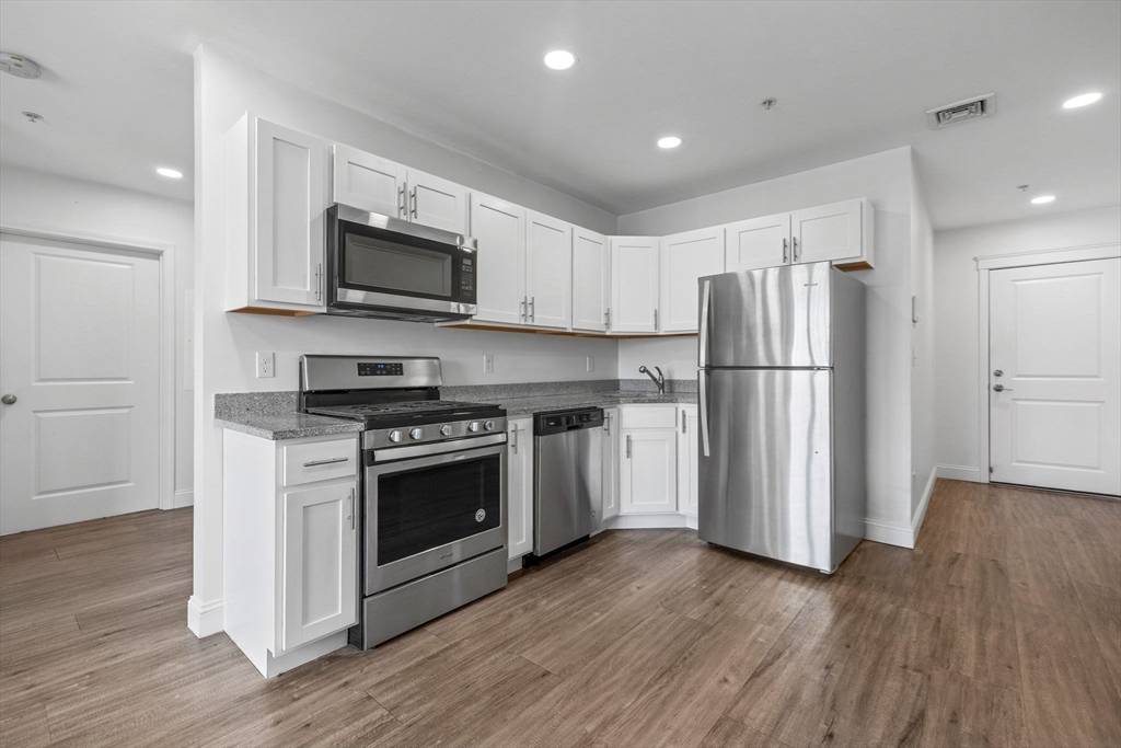 Lynn, MA 01905,693 Western Ave #404