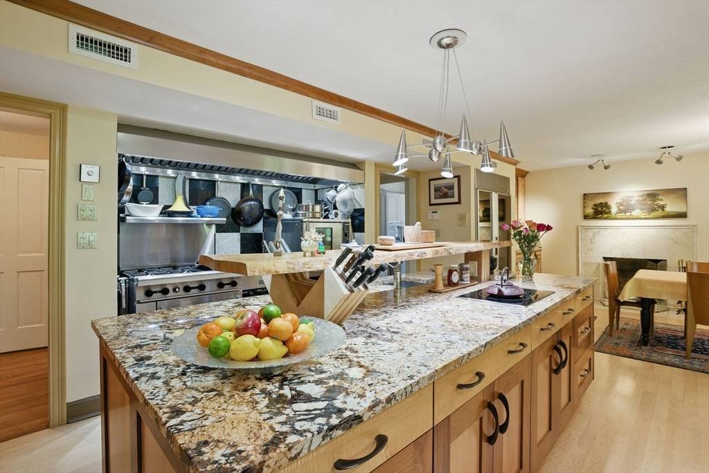 Westford, MA 01886,12 Vose Hill Road