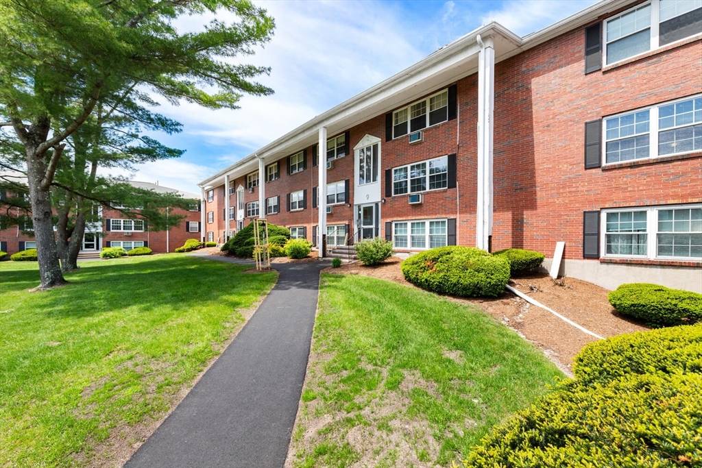 Weymouth, MA 02188,9 Tara Dr #8