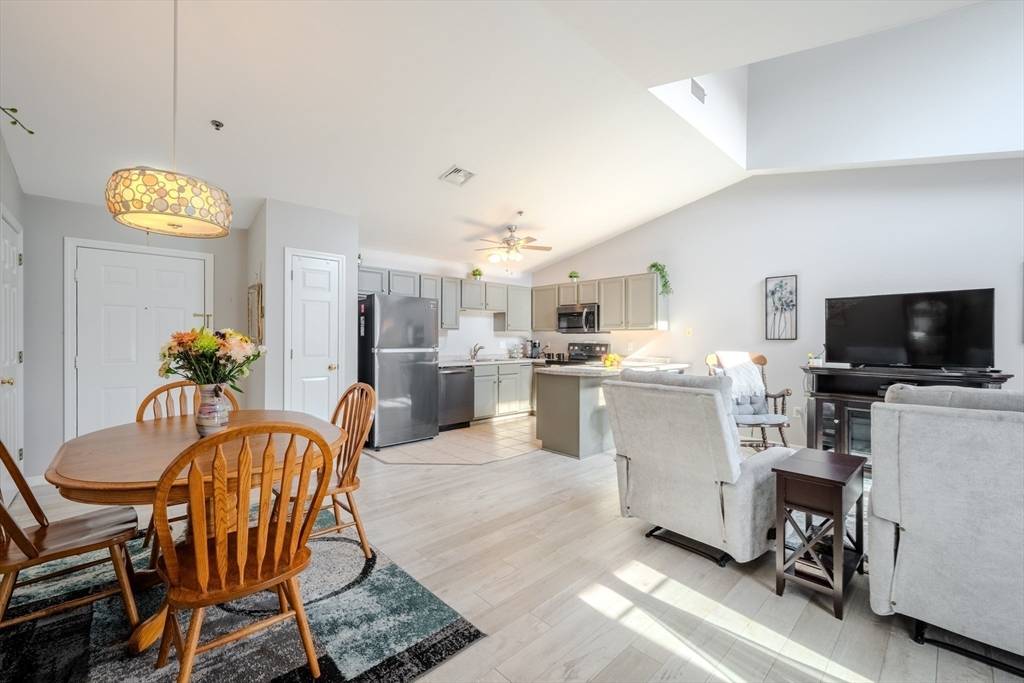 Tewksbury, MA 01876,24 Eagle Dr #24