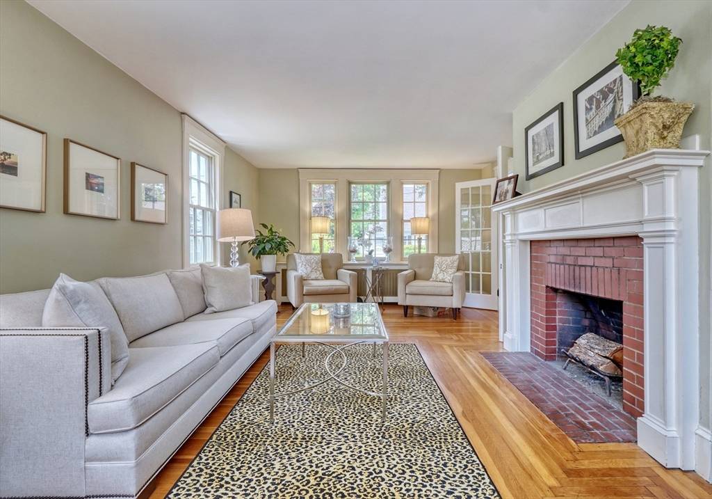 Melrose, MA 02176,17 Old Brook Cir
