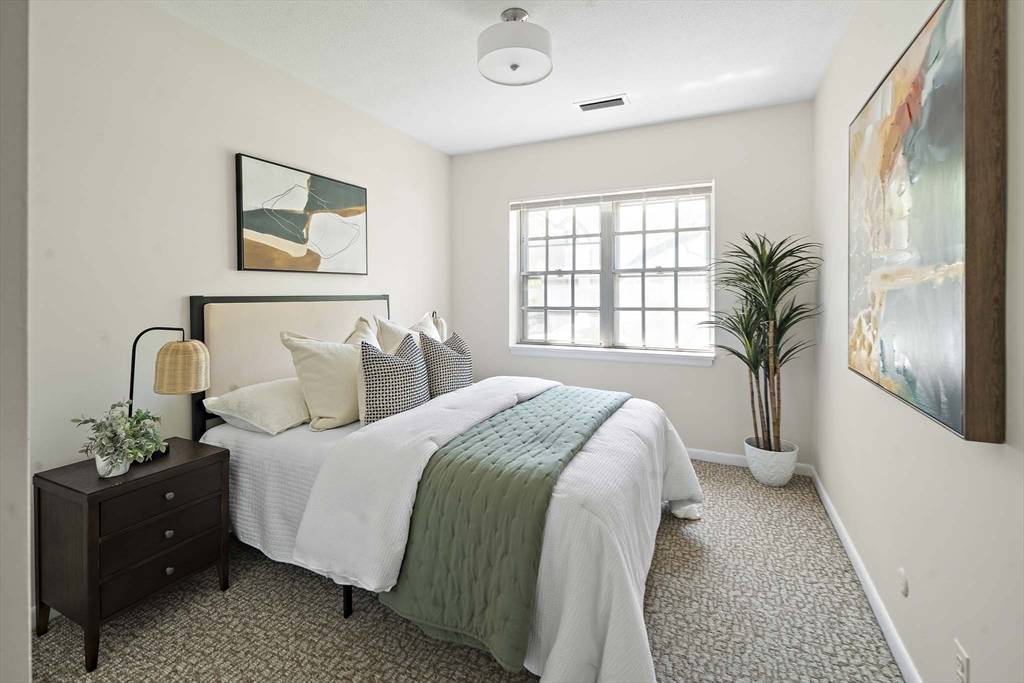 Boston, MA 02135,136 Lake Shore #4