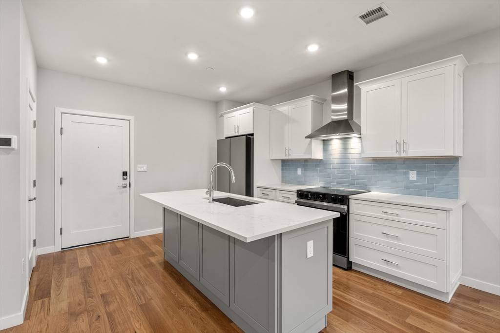 Boston, MA 02127,267 Old Colony #311