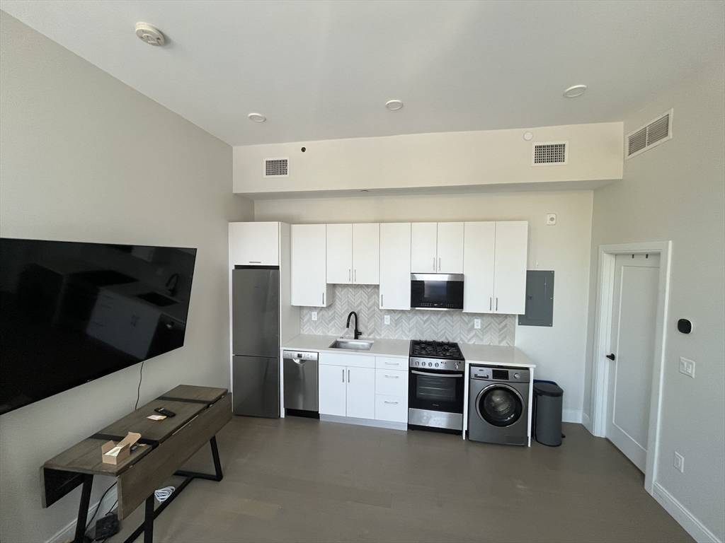 Boston, MA 02128,4-8 Winthrop St #103
