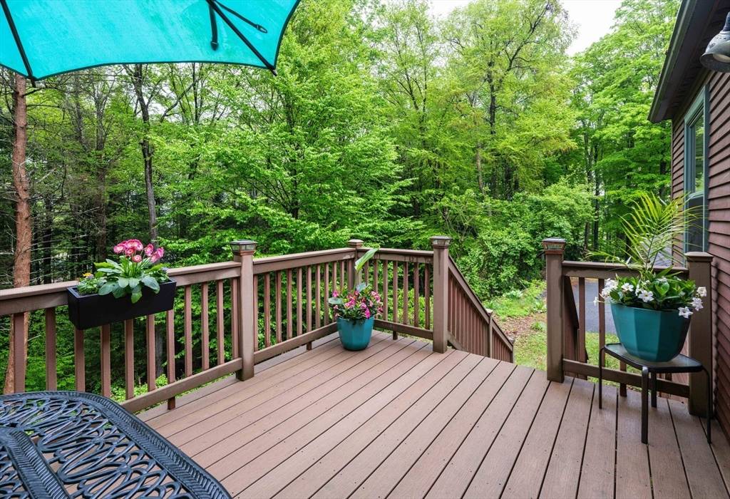 Westhampton, MA 01027,223 Main Rd