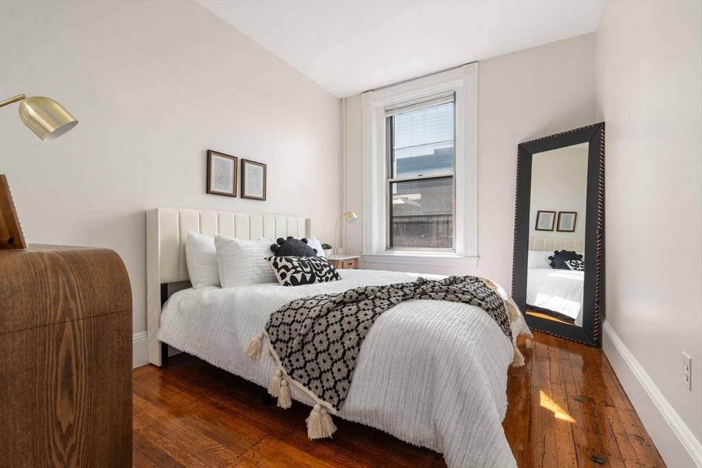 Boston, MA 02115,320 Commonwealth Avenue #32