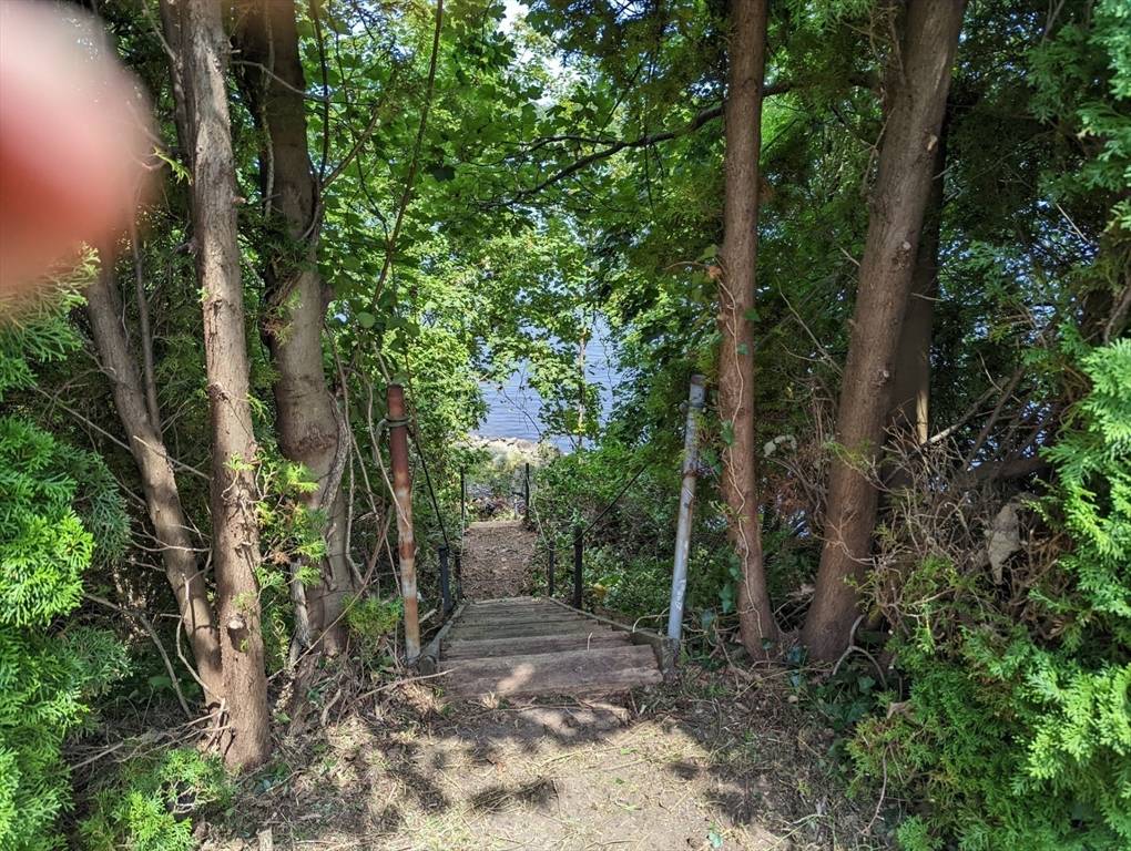 Barrington, RI 02806,351 County Rd