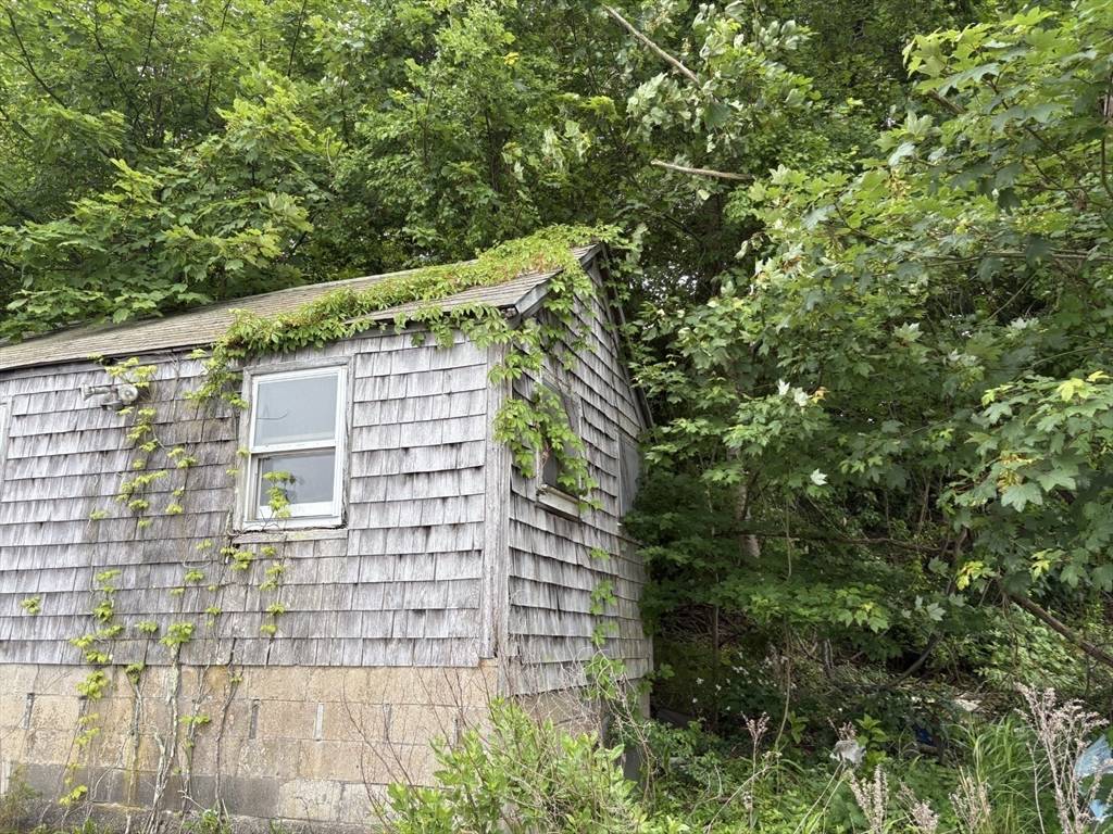 Barrington, RI 02806,351 County Rd