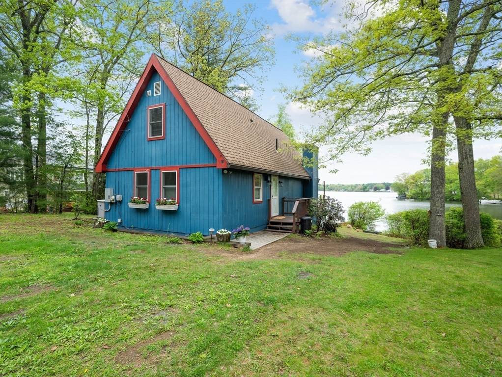 Wales, MA 01081,11 Grove Point Rd