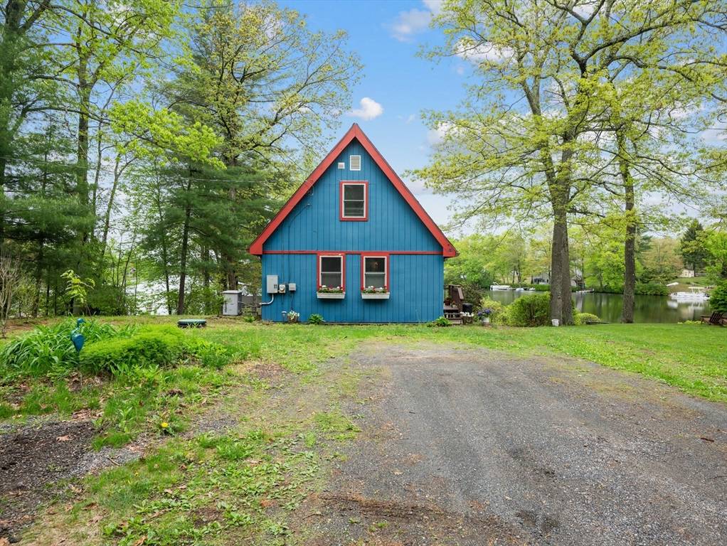 Wales, MA 01081,11 Grove Point Rd