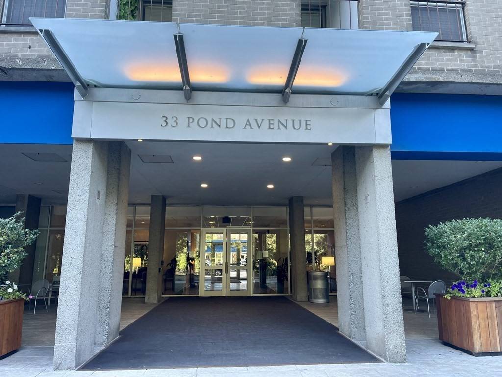 Brookline, MA 02445,33 Pond Avenue #502