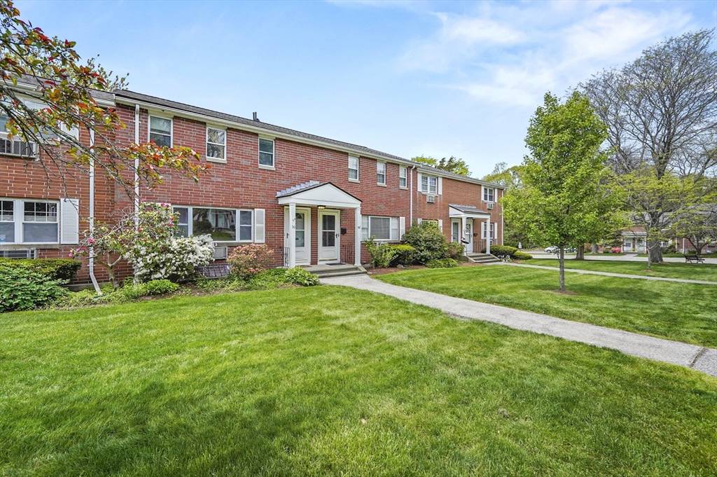 North Andover, MA 01845,56 Village Green Drive #56