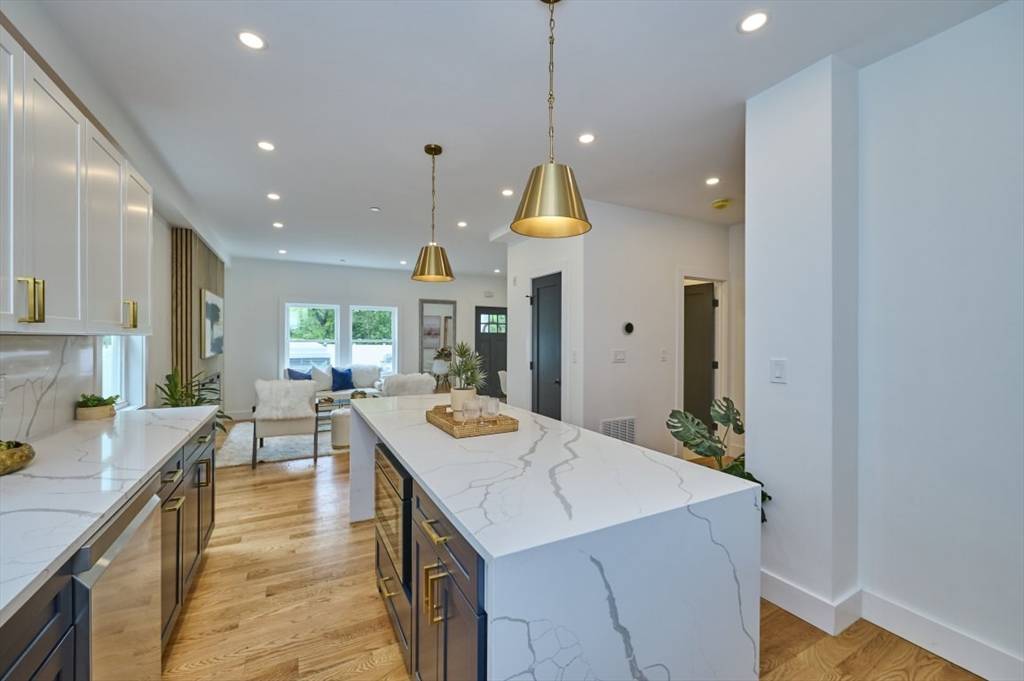Arlington, MA 02474,18 Belknap St #3