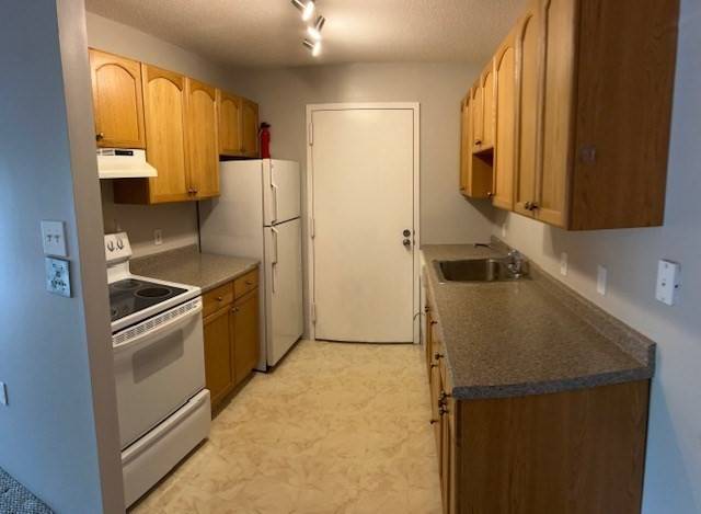 Natick, MA 01760,14 Village Way #23