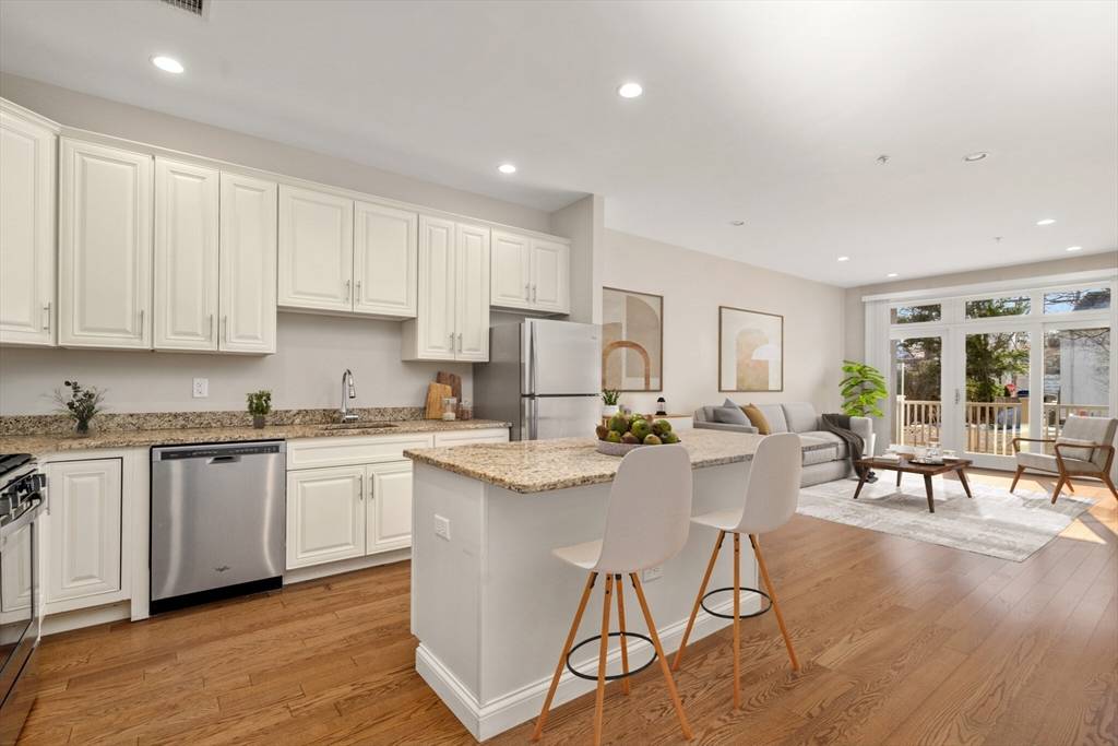 Boston, MA 02135,375 Market #309