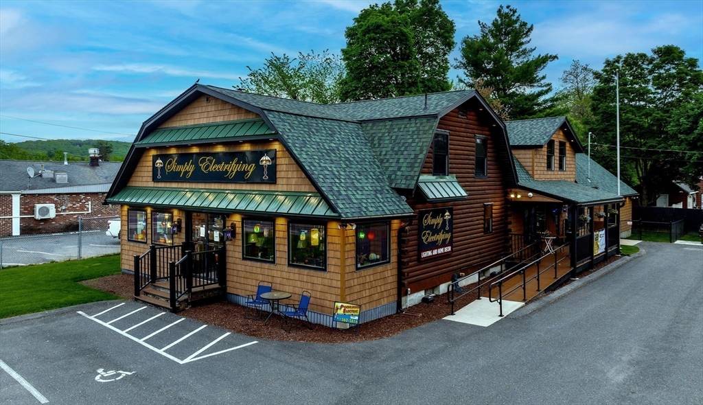 Wilbraham, MA 01095,2511-2493 Boston Road