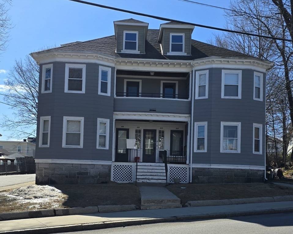 Lowell, MA 01851,206 Pine St #206R