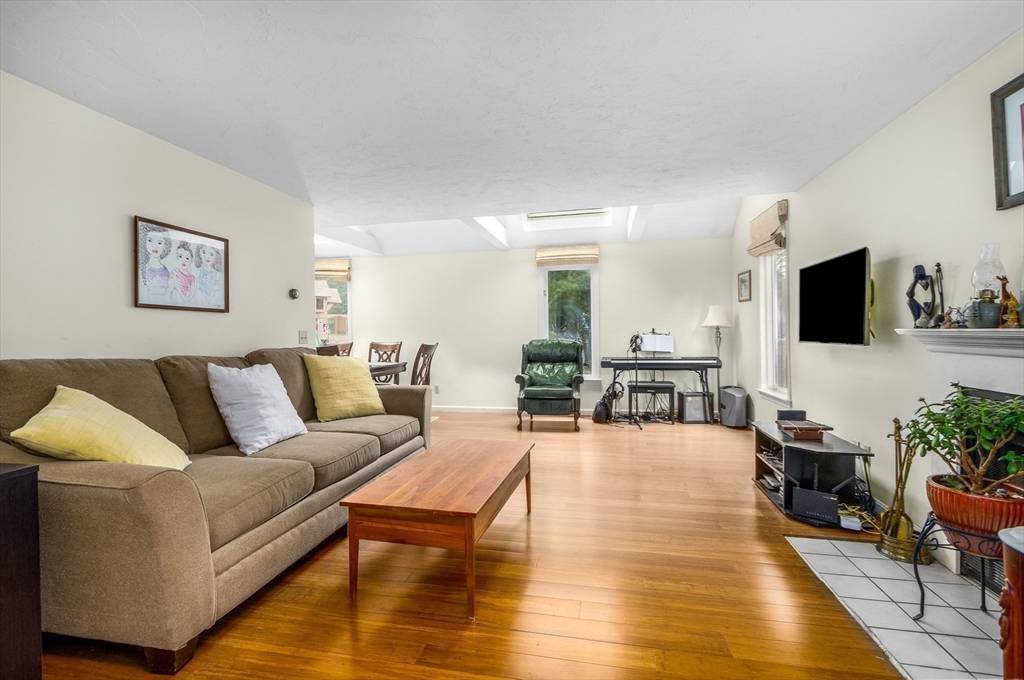 Barnstable, MA 02655,7 Fox Hollow Ln