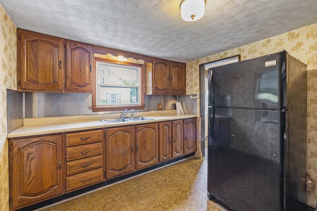 Ludlow, MA 01056,43 Pleasantview St
